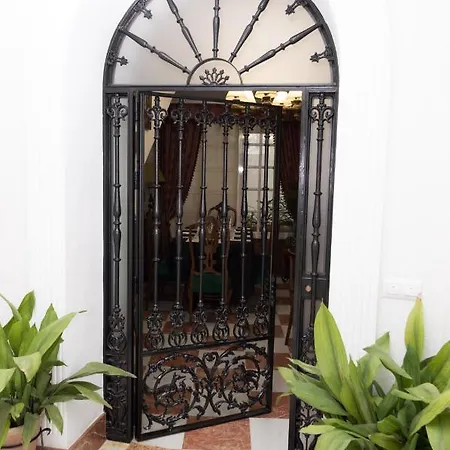 Boutique House Lujopobre לינה וארוחת בוקר 4*