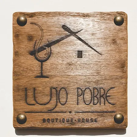 Boutique House Lujopobre Alojamento de Acomodação e Pequeno-almoço *